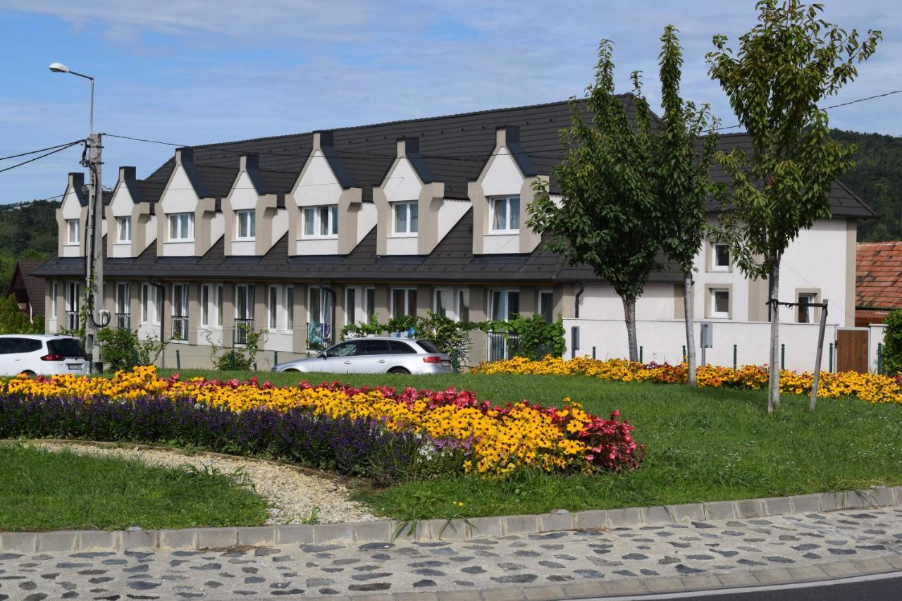 Platan Apartmanhaz Balatongyörök Zewnętrze zdjęcie